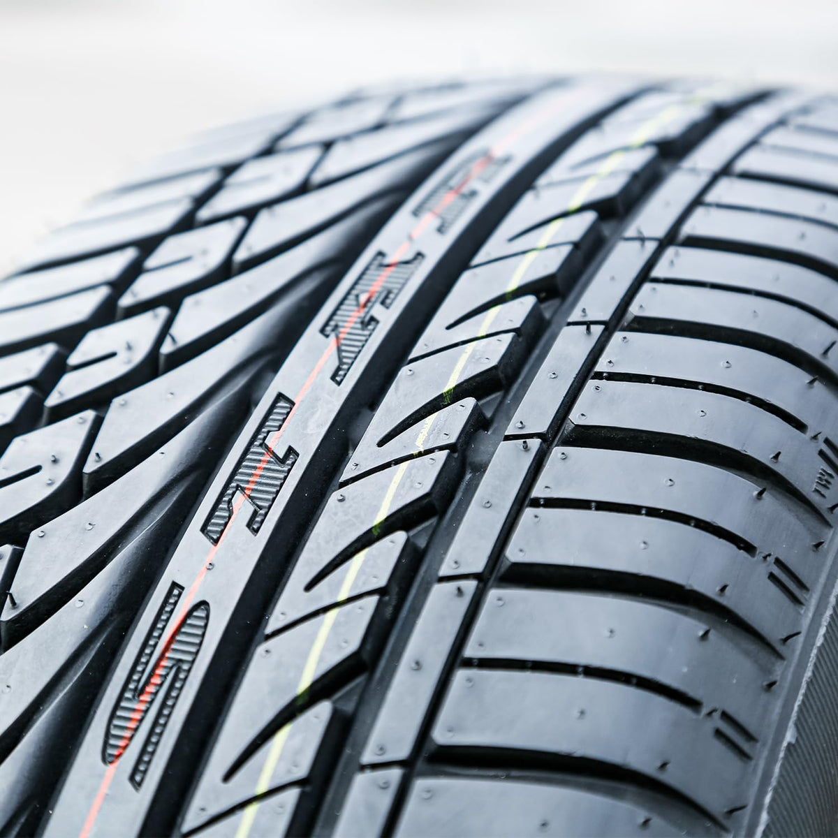 2 x 235/65R18 106H All Season Tires N41189